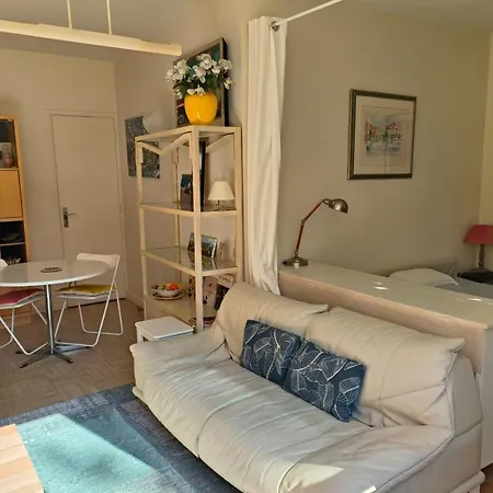 60 M Near Beaugrenelle Apartment